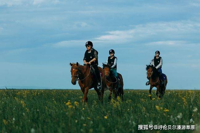 包含特色山地骑马赛，穿越草原的速度与激情的词条