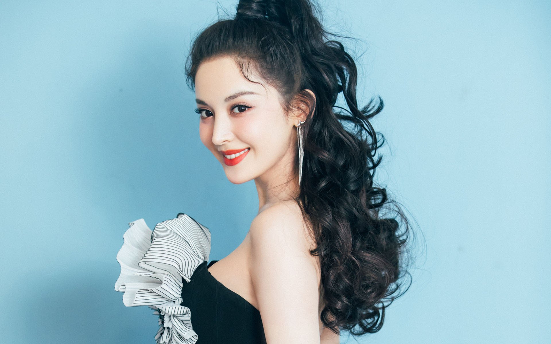 leyu乐鱼体育综合-_潮流运动会：时尚与运动完美融合的网球盛事_，网球运动会海报手绘