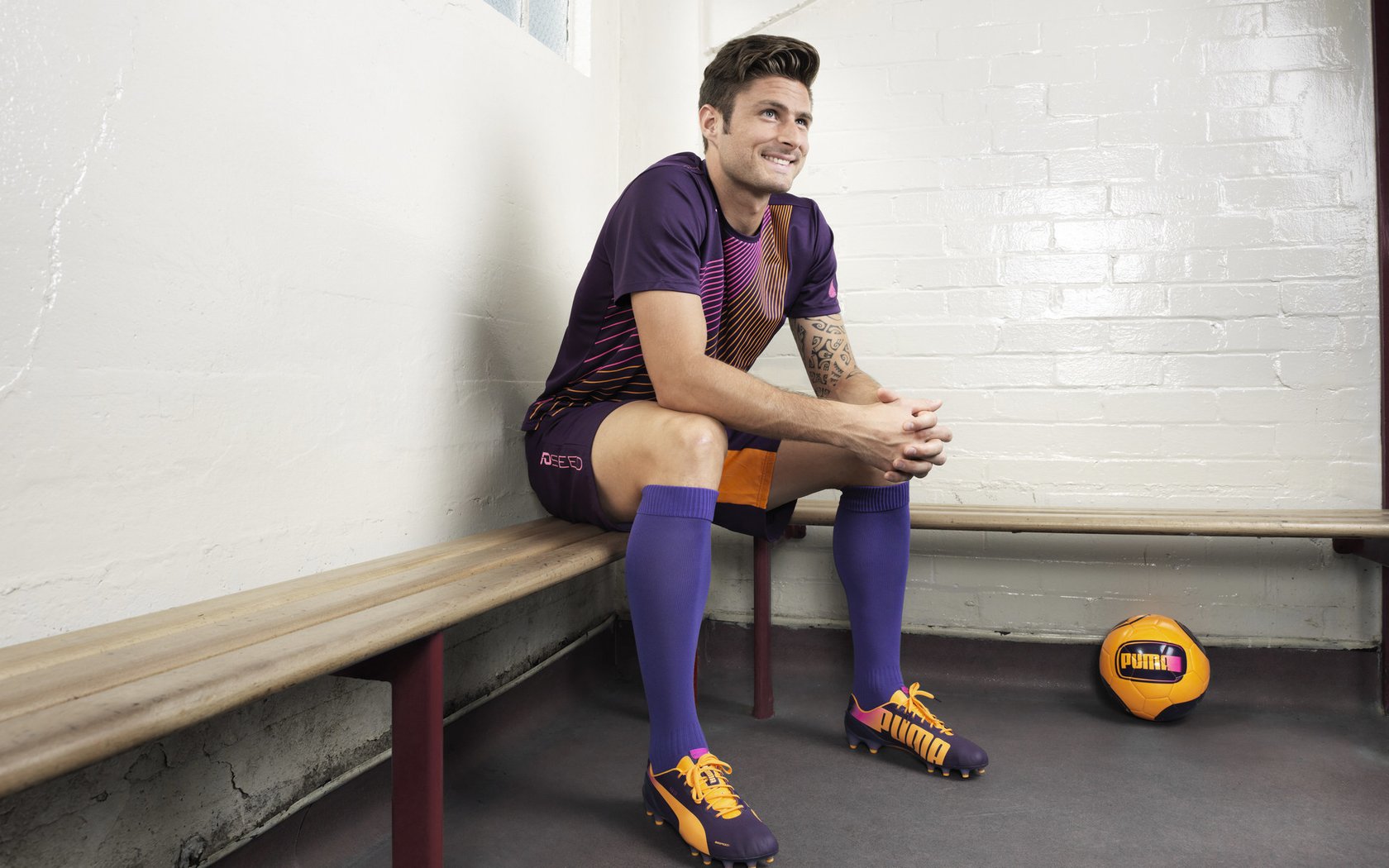 英超终场哨声：逆转奇迹震撼全场，英超名哨