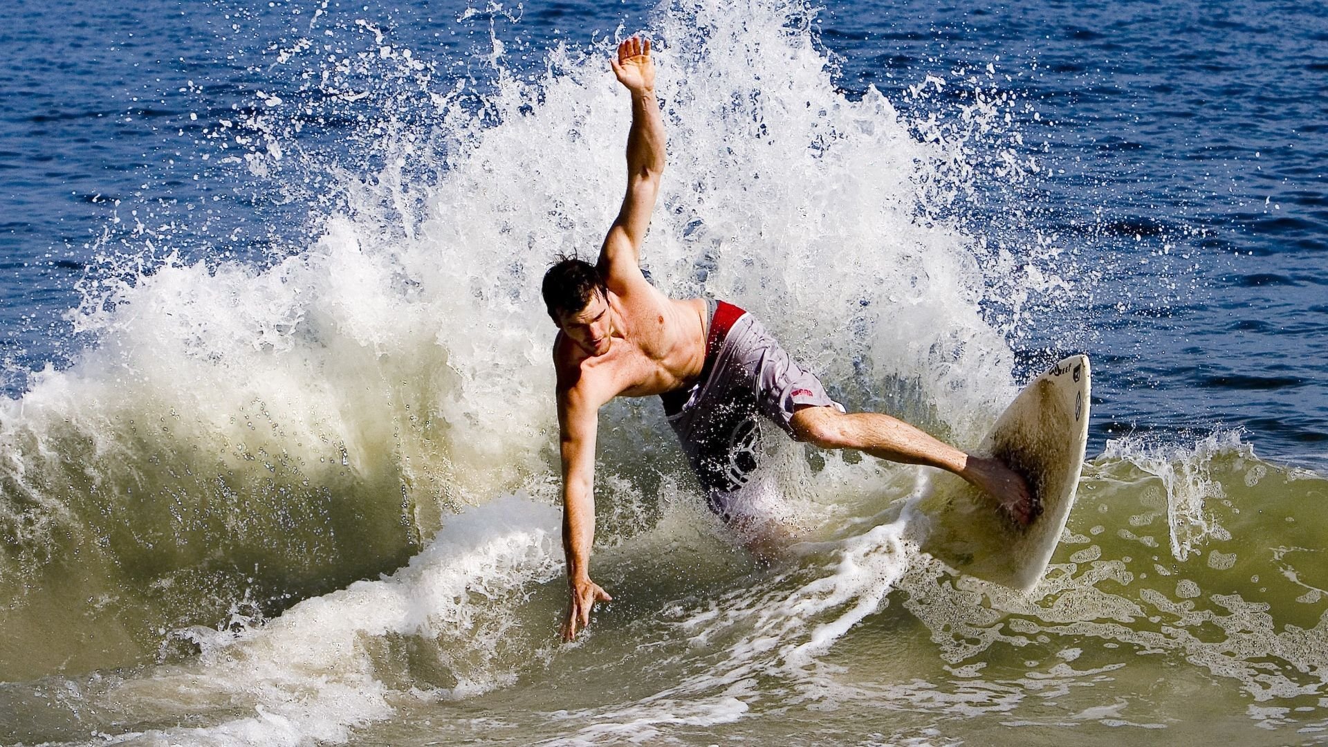 特色篮球主题公园成为城市文化新地标,赋能体育+旅游新业态,篮球公园宣传海报